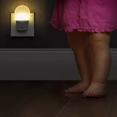 Lampa de veghe pentru priza, cu senzor de noapte sau zi, 0+ luni, Reer NightGuide 52380