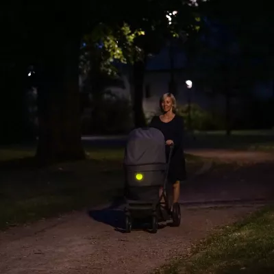Lumina de siguranta LED reflectorizanta cu semnalizare intermitenta, verde fluorescent, cu carabina de agatare, Reer Light&Go 53253