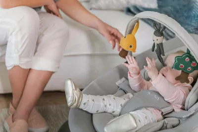 Nuna - Sezlong Leaf Grow Granite cu bara de jucarii inclusa