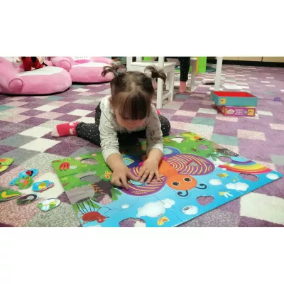 Puzzle de podea - Fluturas cu forme si culori (29 piese)