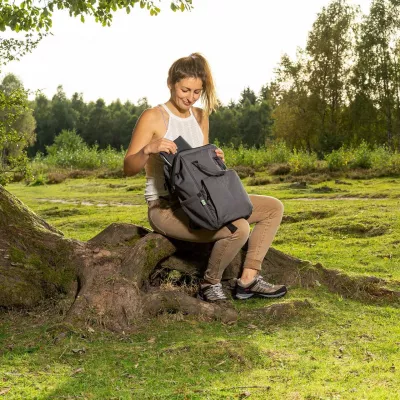 Rucsac multifunctional cu aleza pentru schimbat scutecul bebelusului, din plastic reciclat, Reer Growing Backpack 84221
