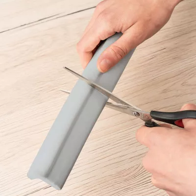 Set 2 benzi de protectie universala din spuma poliuretan pentru muchii si colturi, rezistente la muscaturi, gri, 2 x 1 m, Reer 82041