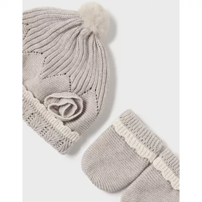 Set Capucino caciula si manusi pentru  - Mayoral   3 luni