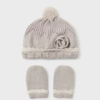 Set Capucino caciula si manusi pentru  - Mayoral   18 luni