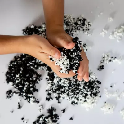 Spuma de modelat Playfoam Pluffle™ Twist -  Alb si negru