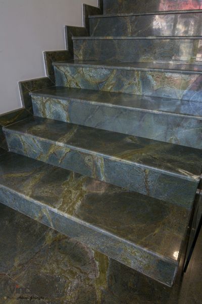 Trepte interioare din granit Green lightening