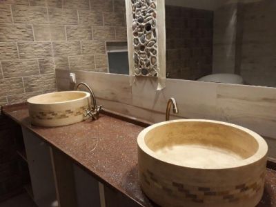 Lavoare din travertin pentru baie. Poze de la clientii VINCA