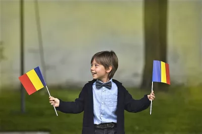 Colțul cu inspirație | Cum să îți confecționezi un steag pentru Ziua României