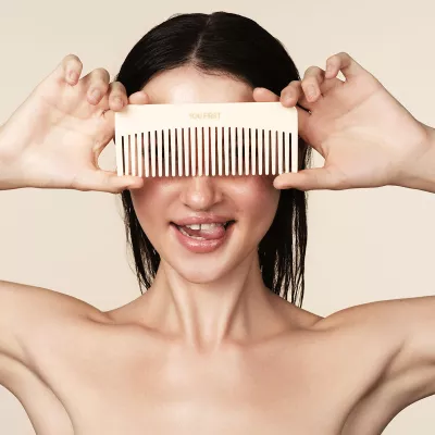 DETANGLING COMB BEIGE