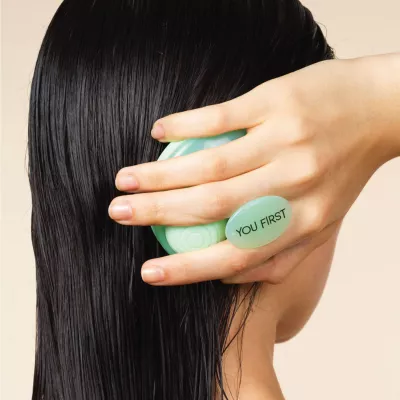 SCALP BRUSH WITH SHAMPOO DISPENSER