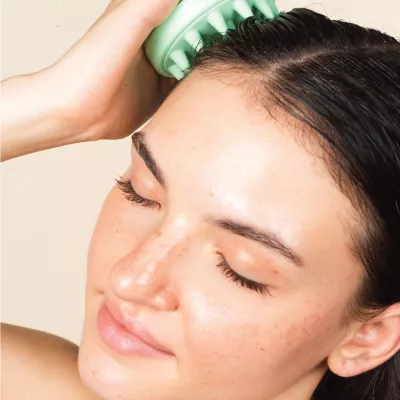 SCALP BRUSH WITH SHAMPOO DISPENSER
