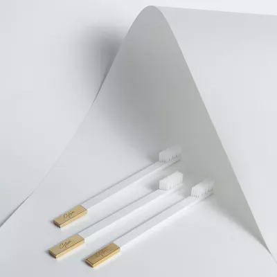 WHITE GOLD