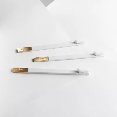 WHITE GOLD