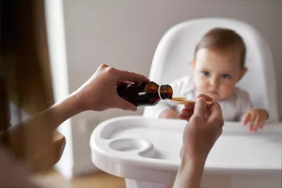 Vitamina D la bebeluși: de ce contează și cum se administrează