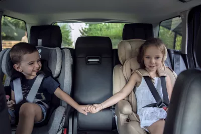 Cum alegi scaunul auto: ce este standardul i-Size (R129), ce era R44 și de ce rear-facing contează