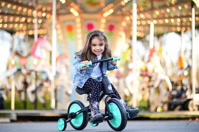 Bicicleta de echilibru 2in1 Runner, cu pedale si roti ajutatoare, de la 3 ani pana la 5 ani, Negru cu Rosu