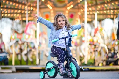 Bicicleta de echilibru 2in1 Runner, cu pedale si roti ajutatoare, de la 3 ani pana la 5 ani, Negru cu Rosu