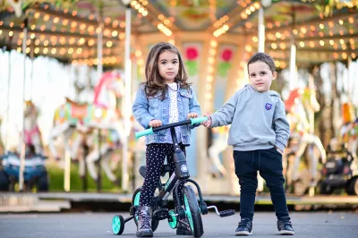 Bicicleta de echilibru 2in1 Runner, cu pedale si roti ajutatoare, de la 3 ani pana la 5 ani, Negru cu Rosu