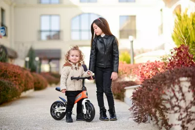 Bicicleta de echilibru Scout, de la 2 ani pana la 4 ani, roti mari, sa reglabila, Roz cu Alb