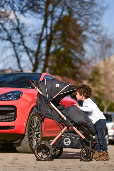 Carucior Storm, de la 0 luni pana la 4 ani, maxim 22 kg, cadru aluminiu, cos auto optional, Negru Lux