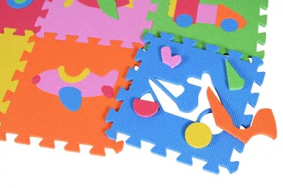 Covoras puzzle colorat, Knorr Toys, 9 piese, 30x30x1 cm, din spuma moale Eva, izolator si antiderapant, 3 Ani+, Trafic