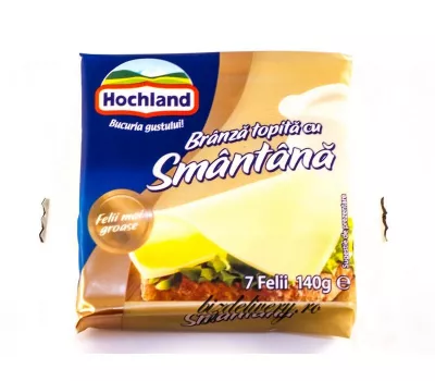 BRANZA TOPITA HOCHLAND 140G FELII  CU SMANTANA