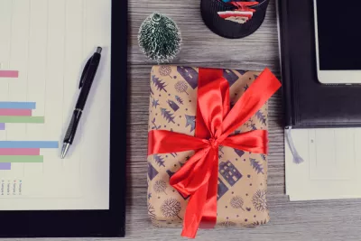 Secret Santa: De unde vine aceasta traditie si cum o poti organiza la birou