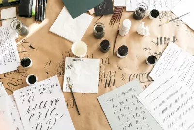 Secretele caligrafiei – instrumente necesare pentru un scris frumos