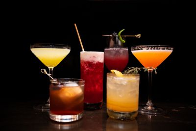 Top 5 retete de cocktailuri alcoolice pe care le poti prepara la tine acasa