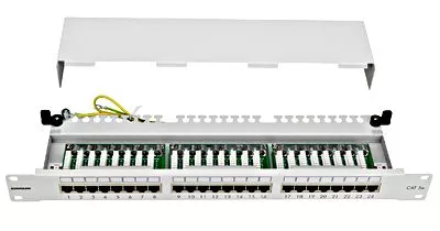 Patch panel 24 porturi Cat5e RJ45, ecranat, culoarea gri, Schrack, [],pro-networking.ro