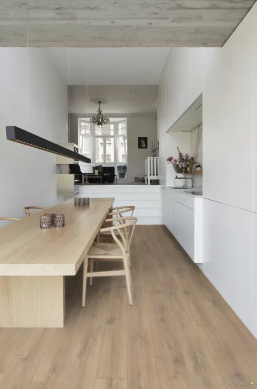 PARCHET LAMINAT BERRY ALLOC HPF 2122 BUTTER OAK AC6