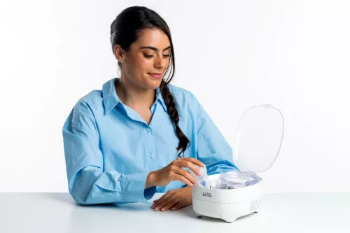 NOU: Aparat de aerosoli Laica NE2015, compartiment accesorii, cu piston, copii si adulti