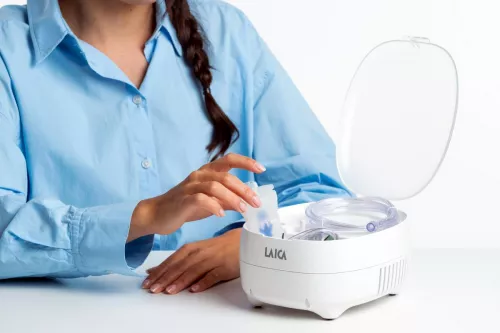 NOU: Aparat de aerosoli Laica NE2015, compartiment accesorii, cu piston, copii si adulti