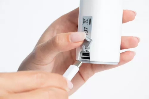 NOU: Aparat de aerosoli portabil Laica NE1012, silentios, copii si adulti, reincarcabil la USB