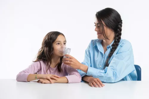 NOU: Aparat de aerosoli portabil Laica NE1012, silentios, copii si adulti, reincarcabil la USB