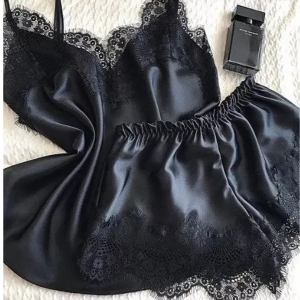 Lenjerie intimă femei - Set pijamale maiou și pantaloni scurți din satin cu detalii dantelă, edera.ro