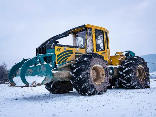 Tractor articulat forestier-Skidder HSM 904S