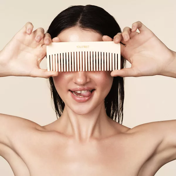 DETANGLING COMB BEIGE