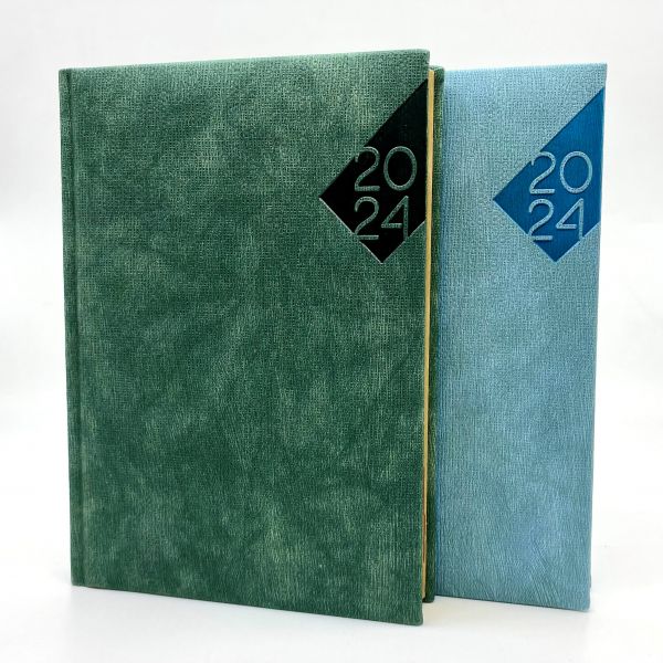 Agenda datata 2024, Premium DeLuxe Polignano, format A5, 352 pagini, culoare verde smarald cu margine aurie 