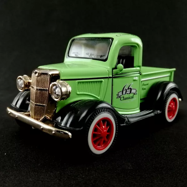 Masina de jucarie Karemi, de epoca, cu lumini si sunete, verde, nr 11, 12x6x6 cm