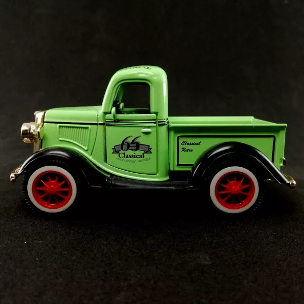 Masina de jucarie Karemi, de epoca, cu lumini si sunete, verde, nr 11, 12x6x6 cm