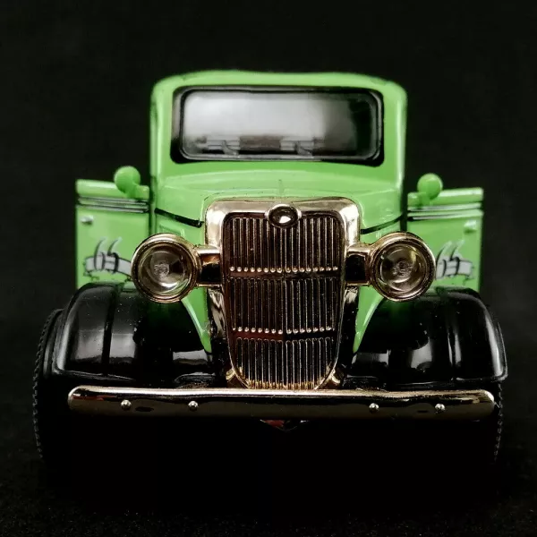 Masina de jucarie Karemi, de epoca, cu lumini si sunete, verde, nr 11, 12x6x6 cm
