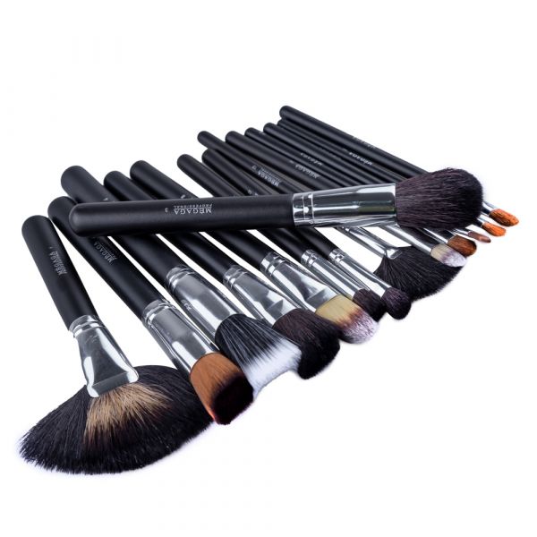 Set 22 pensule makeup Megaga cu husa neagra
