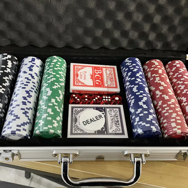 Set poker cu 300 Jetoane, Karemi, cu carcasa pentru transport