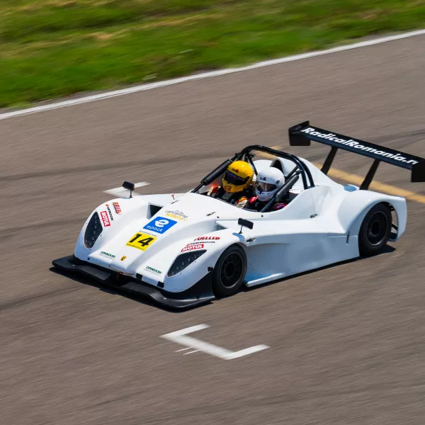 4 Tururi Copilot PROTOTIP RADICAL 
SR1