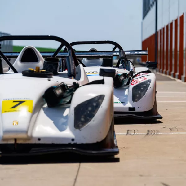 Experiențe Auto Cadou - 4 Tururi Copilot PROTOTIP RADICAL 
SR1, smartexperience.ro