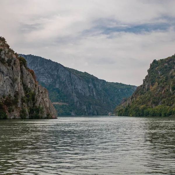 Descopera Dunarea, Insula Simian si orasul Drobeta | Zbor de prezentare | 1 Persoana