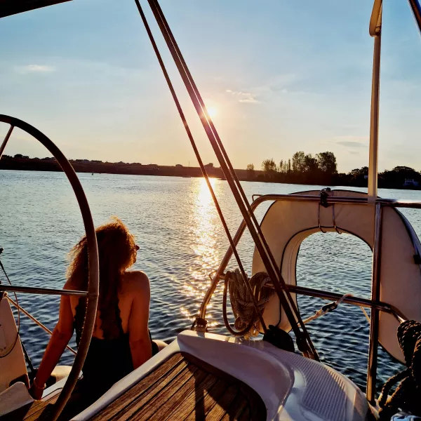 Experienta romantica | Apus pe velier | 4 persoane | Cazare la bord