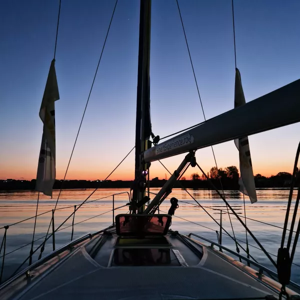 Experienta romantica | Apus pe velier | 4 persoane | Cazare la bord