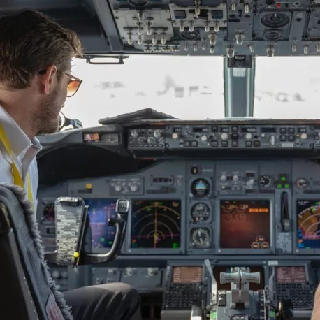 Experimenteaza zborul cu avionul, la mansa unui simulator Boeing 737| 1 persoana | Bucuresti
